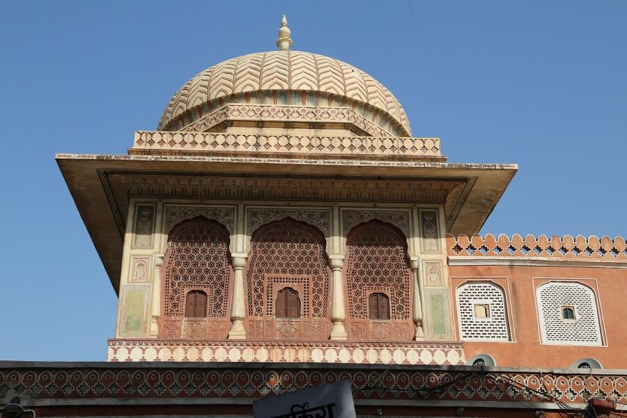 From Delhi: Jaipur Day Trip by Fast Train or Private Car - Jal Mahal: The Unlikely Peace Break in a Packed Day