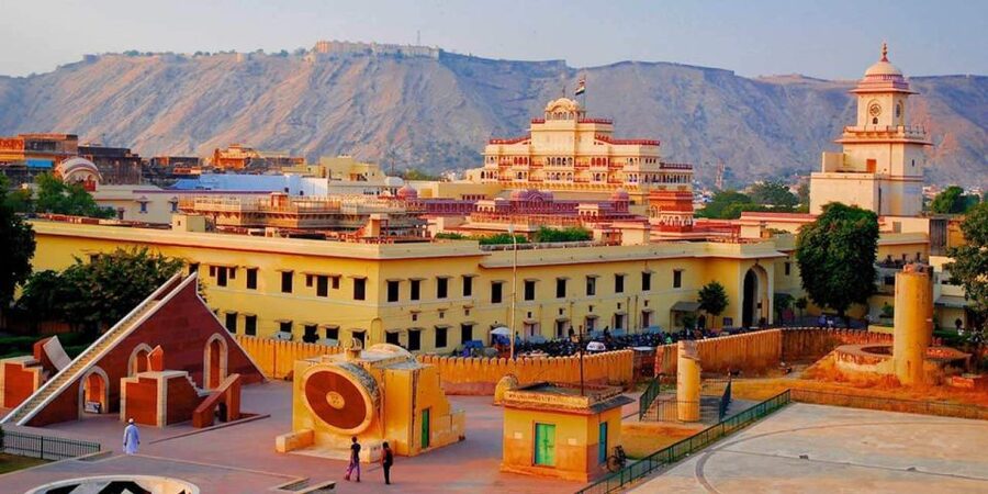 From Delhi: Jaipur Day Trip by Fast Train or Private Car - Hawa Mahal and City Palace: Two Icons, Two Moods
