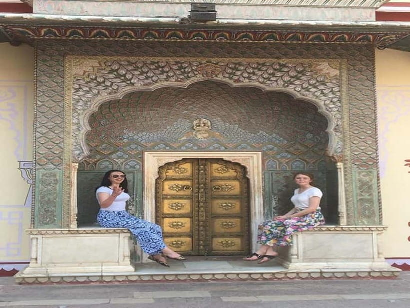 From Delhi: Jaipur Private Guided Day Tour - Jal Mahal (Water Palace) and Hawa Mahal (Palace of Winds): short stops, smart photos
