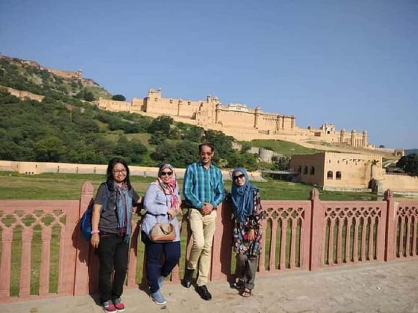 From Delhi: Jaipur Private Guided Day Tour - City Palace: courtyards, museums, and royal-era rooms