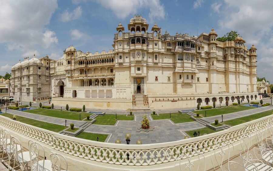 From Delhi: Jaipur Private Tour with Guide & Hotel Pickup - Jal Mahal photo stop: the Water Palace trick