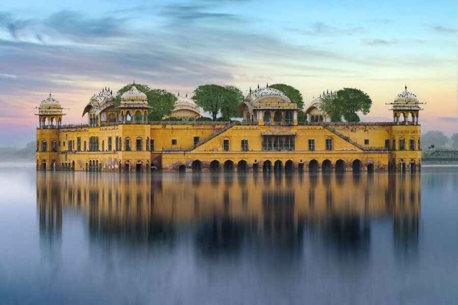 From Delhi: Private Jaipur & Amber Fort Guided Tour by Car - City Palace: royal residence plus a style map of Jaipur