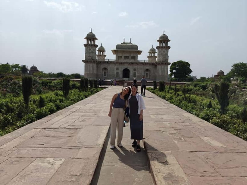 From Delhi: Private Layover Taj Mahal Day Tour By Car - Agra Fort with guided focus: what to expect in 1 hour
