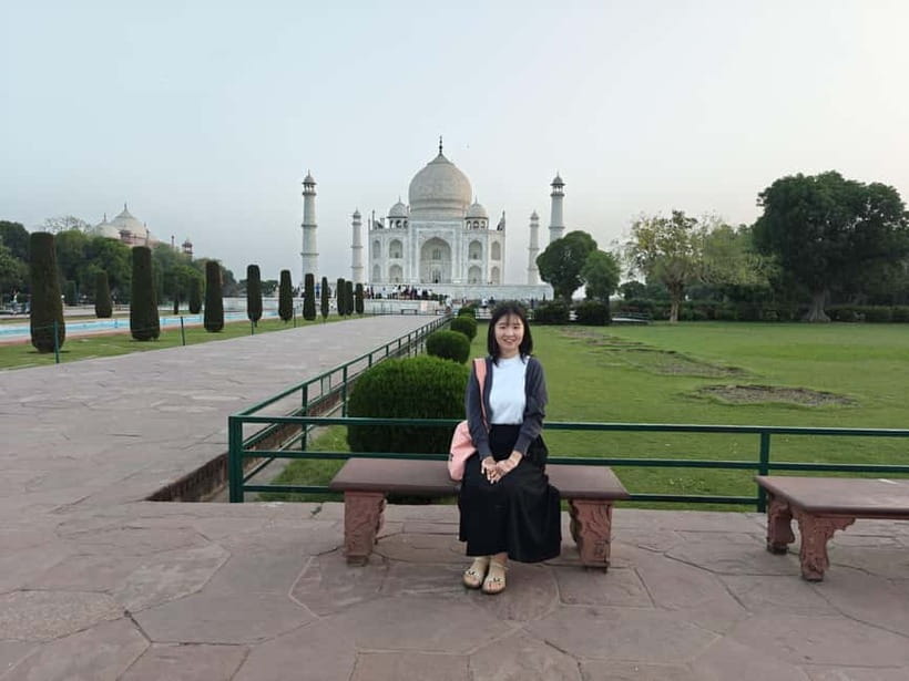 From Delhi: Private Layover Taj Mahal Day Tour By Car - Guides, languages, and the best kind of “help”