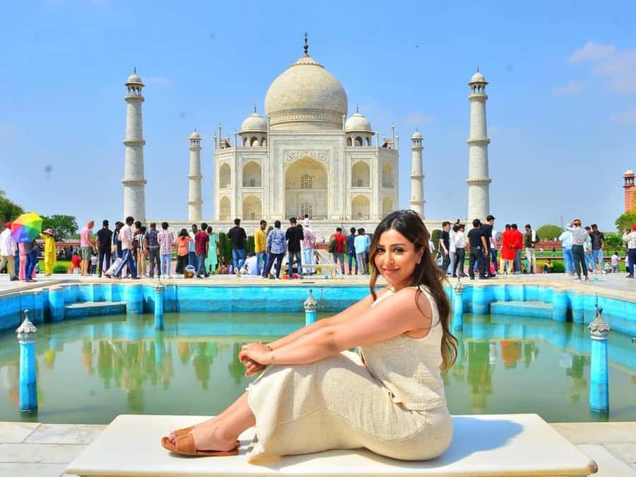 From Delhi: Private Taj Mahal, Baby Taj & Agra Fort Day Trip - Photo help and guide style: what makes the difference on-site