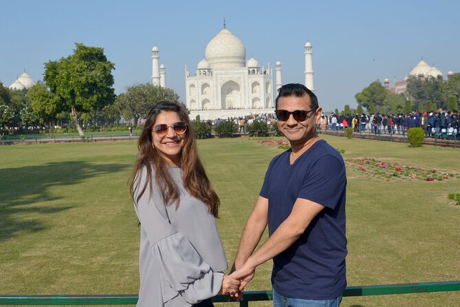 From Delhi: Private Taj Mahal day tour by Car - Souvenir shop stops in Agra, and how to keep control of your day