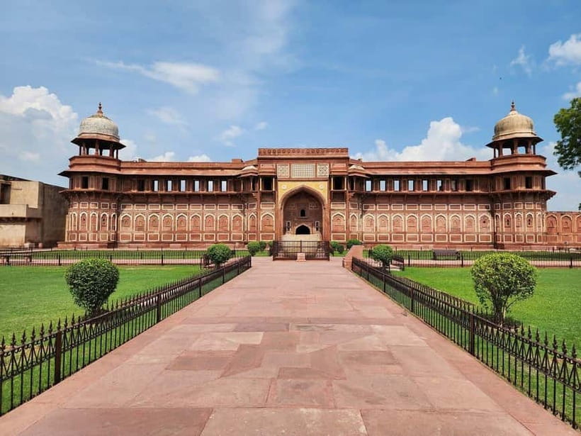 From Delhi: Private Taj Mahal Day Tour By Car and Driver - Breakfast with a rooftop view at Bon Barbecue