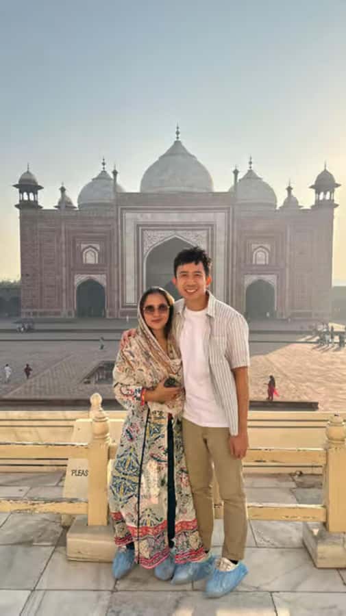 From Delhi: Same Day Taj Mahal Tour with lunch in 5 star - Taj Mahal: More Than a Famous Face, With the Story and the Angles