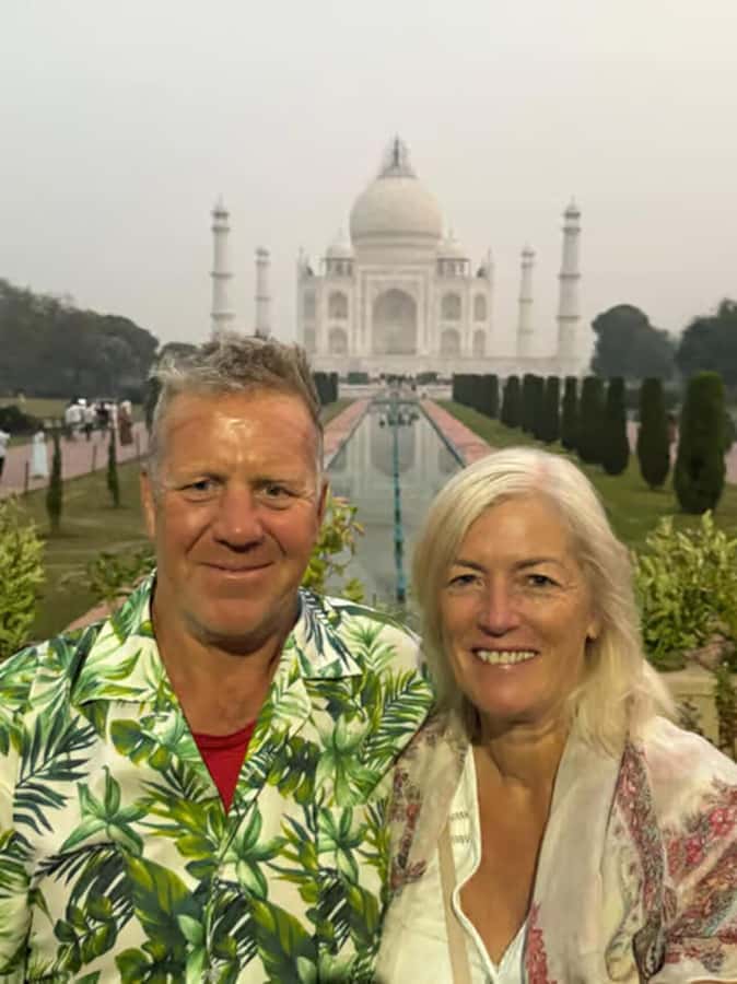 From Delhi: Same Day Taj Mahal Tour with lunch in 5 star - Languages and Guides: English, Spanish, French