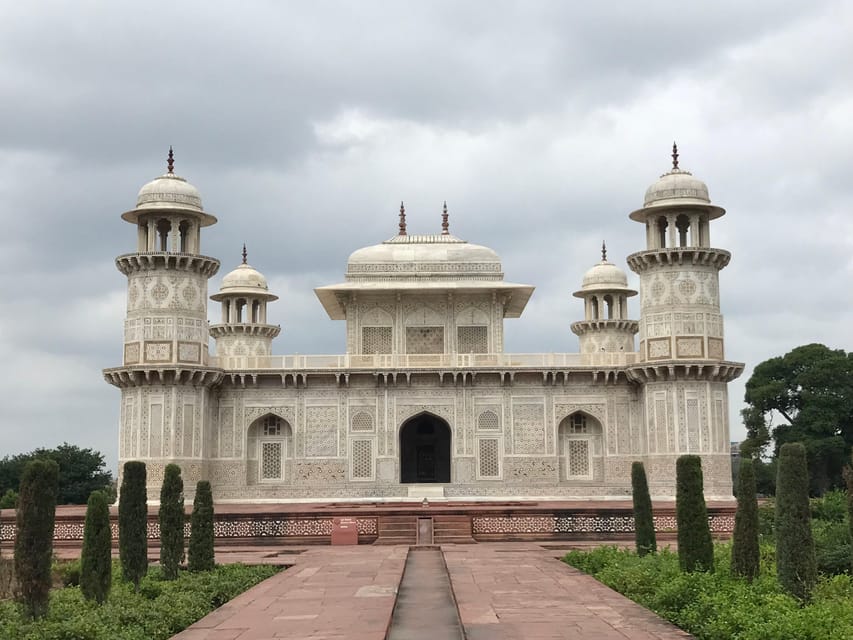 From Delhi: Sunrise Taj Mahal Tour By Car with Breakfast - Private air-conditioned car and a live guide: the real comfort factor