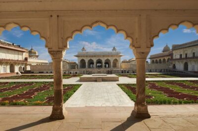 Taj Mahal & Agra City Tour By Gatiman Train