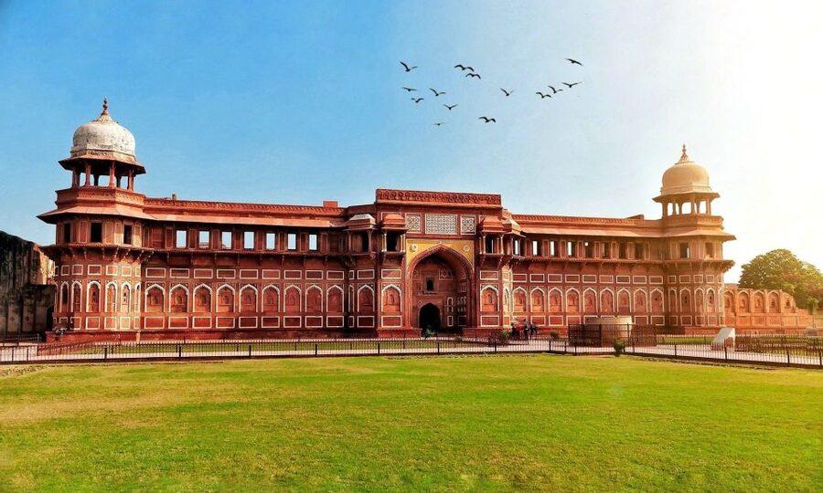 From Delhi: Taj Mahal & Agra City Tour By Gatiman Train - Private drivers and guide support that actually helps