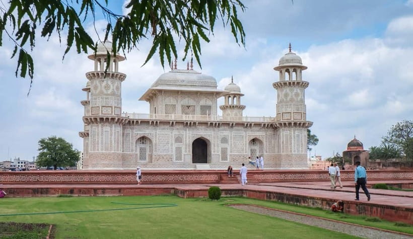 From Delhi: Taj Mahal & Agra Day Tour by Superfast Train - Morning Pickup and Train Details You Should Know