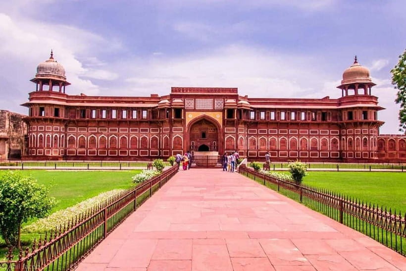 From Delhi: Taj Mahal & Agra Day Tour with Fatehpur Sikri - Agra Fort: Where Power and Poise Meet Great Views