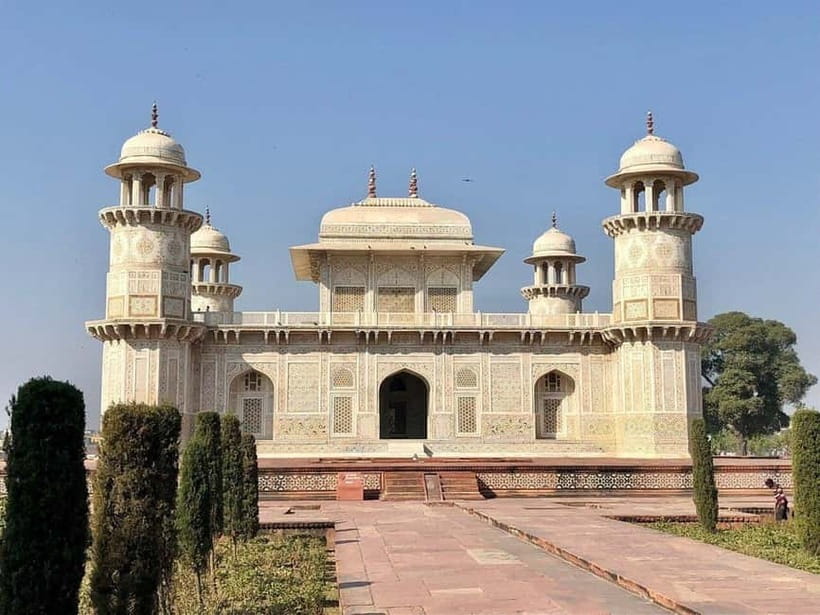From Delhi: Taj Mahal & Agra Day Tour with Fatehpur Sikri - Lunch in Agra: Fuel That Actually Fits a Long Day
