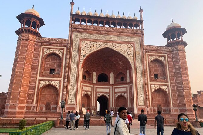 From Delhi: Taj Mahal & Agra Tour by Gatimaan Express Train - From Nizamuddin to Taj Mahal, the plan that protects your morning