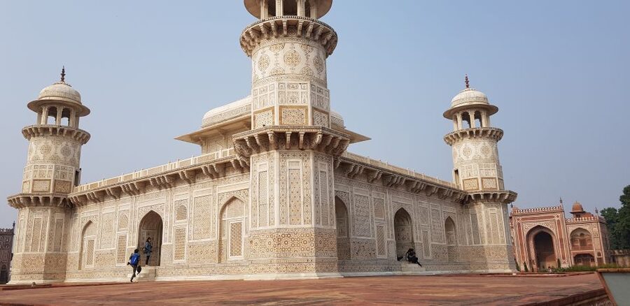 From Delhi: Taj Mahal & Agra Tour with Lunch at Marriott - Agra Fort UNESCO Stop and the Shah Jahan View