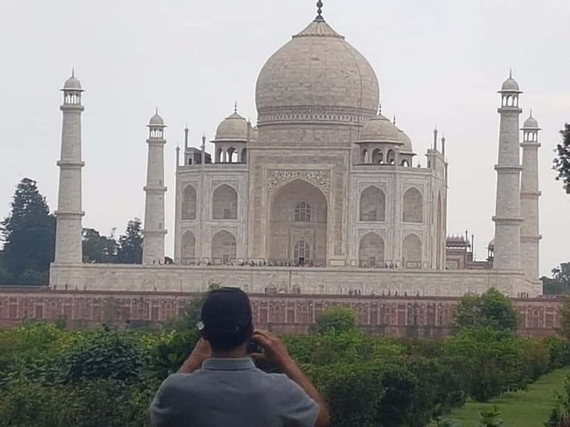 From Delhi: Taj Mahal & Agra With Fatehpur Sikri Day Tour - Fatehpur Sikri: the abandoned capital that makes you slow down
