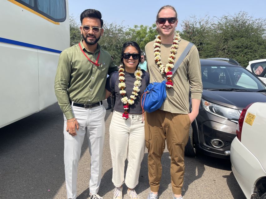 From Delhi: Taj Mahal and Agra Day Tour by Super-fast Train - The Taj Mahal with a guide: what you should pay attention to