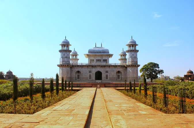 From Delhi Taj Mahal and Agra Fort Private Tour By India's fastest Train - Lunch at a 5-star buffet, then an Agra craft stop