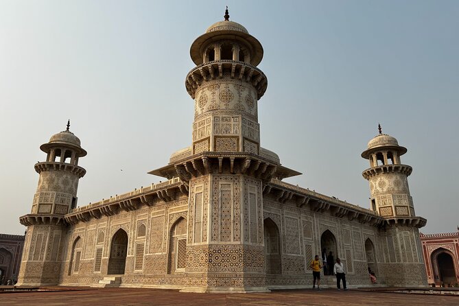 From Delhi Taj Mahal & Full day Agra tour by Private Car - Car comfort details you’ll actually notice