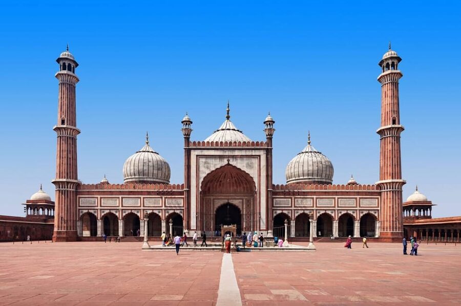 From Delhi: Taj Mahal Sunrise, Agra Fort & Baby Taj Day Tour - 5-star hotel breakfast or lunch: feeding you before the next leg