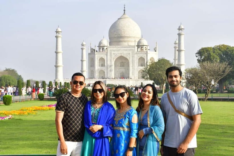 From Delhi: Taj Mahal Sunrise & Agra Tour with 5<em> Breakfast – Key things to know before you go’ /></p>
<ul>
<li><strong>Sunrise timing</strong>: Start very early to improve your experience at the Taj Mahal</li>
<li><strong>Private guide</strong>: Get site-by-site explanations instead of wandering blind</li>
<li><strong>Agra Fort as a must-see</strong>: See the red sandstone fortress built under Akbar in 1565 AD</li>
<li><strong>5-star meal option</strong>: Breakfast or lunch at a hotel or restaurant, based on your pickup time</li>
<li><strong>A/C car comfort</strong>: Quiet, private transfer between Delhi and Agra when selected</li>
<li><strong>Optional local markets</strong>: Add shopping time for handicrafts and souvenirs if time permits</li>
</ul>
<h2 id="sunrise-taj-mahal-but-with-less-chaos">Sunrise Taj Mahal, but with less chaos</h2>
<p><img width="709" height="532" decoding="async" src=