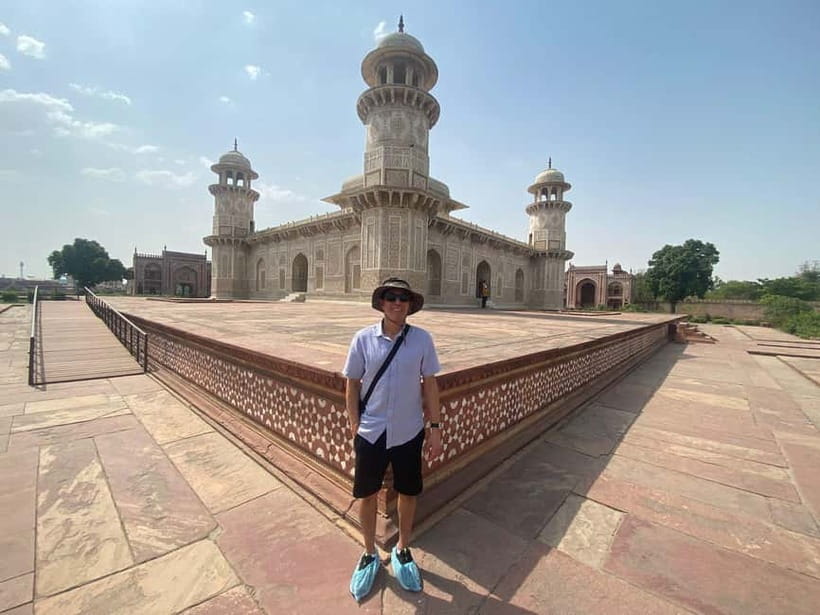 From Delhi: Taj Mahal Sunrise and Agra Fort Private Tour - Photo help and guide style, what to expect in a private tour