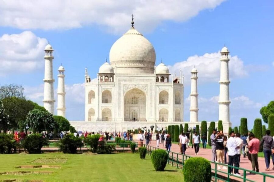 From Jaipur: Taj Mahal, Agra Fort, Baby Taj Day Trip by Car - The Shopping Stop: How to Keep It From Taking Over Your Day
