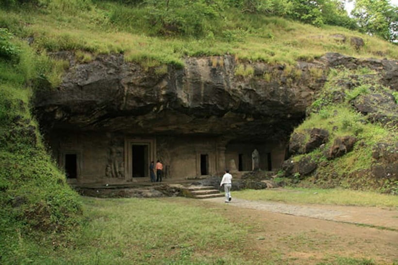 From Mumbai: Half-Day Elephanta Caves Tour with Ferry Ride - Getting to the Caves Once You Land: Jetty Walk or the Toy Train