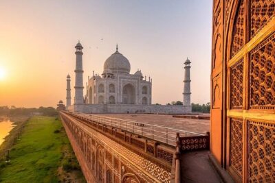 Overnight Taj Mahal Agra Private Tour by Return Flights
