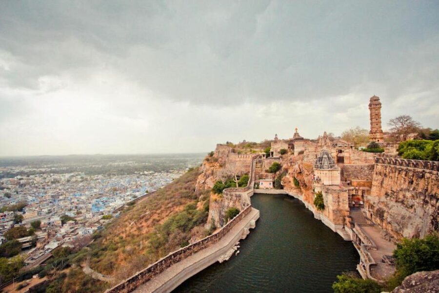 From Udaipur: Day Tour To Chittorgarh Fort with Transport - Getting there: the A/C car, the winding road, and your start time