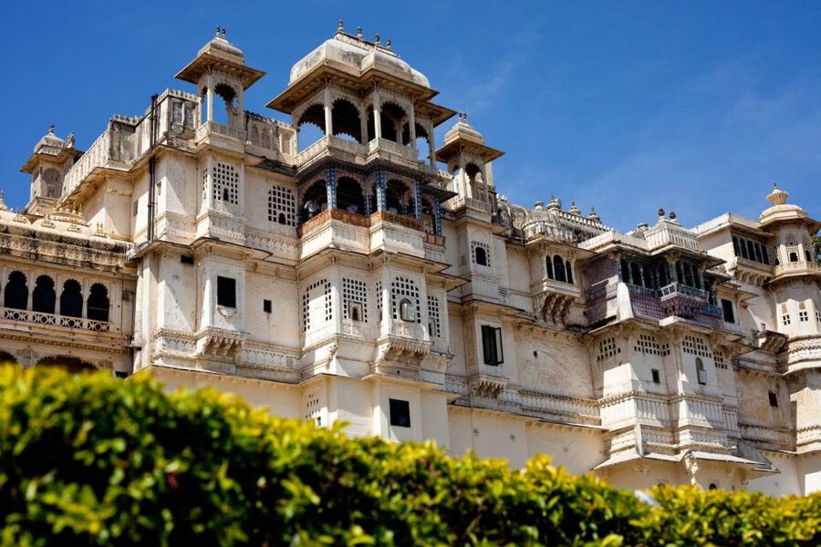 From Udaipur: Private Udaipur City of Lakes Sightseeing Tour - Jagdish Temple: short stop, strong details