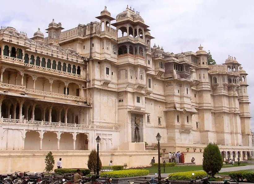 From Udaipur To Kumbhalgarh To Ranakpur To Jodhpur One Way - Ranakpur Jain Temple: Architecture You Can Understand in One Visit