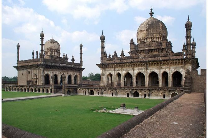 Full day guided tour of Hyderabad - Charminar and Mecca Masjid, the city’s central pull