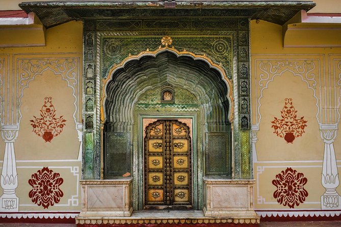 Full-day Jaipur Private Sightseeing Tour by Car with Guide - City Palace and Patrika Gate to close the loop