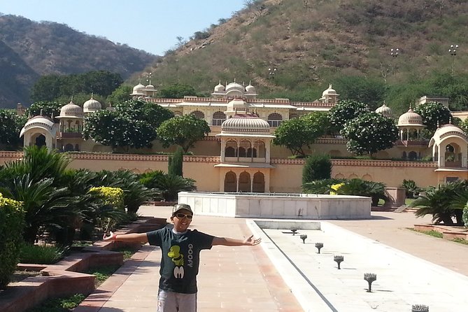Full Day Jaipur sightseeing without Tickets - What the driver and guide add to the day (and who you might meet)