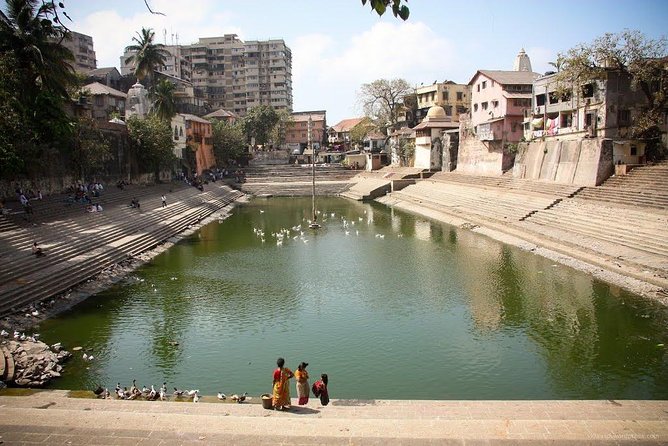 Full Day Mumbai Sightseeing Tour with Dharavi Slum - Transport, private guide, and the small perks that make a full day work