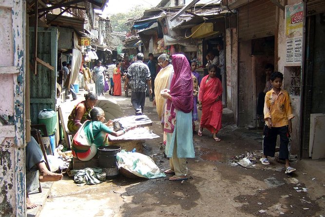 Full Day Mumbai Sightseeing Tour with Dharavi Slum - Prabhadevi to Worli: Siddhivinayak and Haji Ali for the spiritual side of Mumbai
