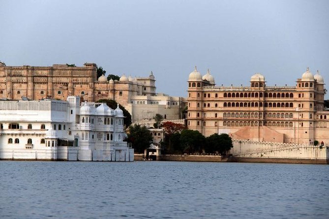 Full-Day Private City Tour of Udaipur Including Boat Ride in Lake Pichola - Lake Pichola boat ride: the classic Udaipur reset