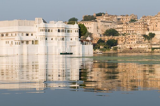 Full-Day Private City Tour of Udaipur Including Boat Ride in Lake Pichola - City Palace of Udaipur and the Crystal Gallery add-on