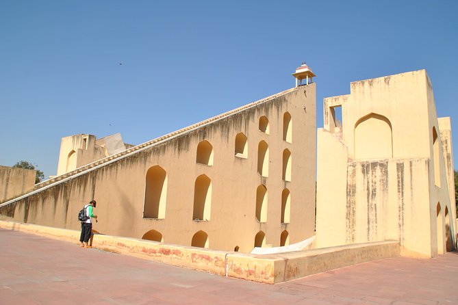 Full day sightseeing Jaipur - Hotel pickup, air-conditioning, and timing that keeps you sane