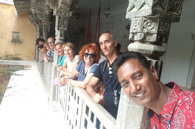 Full Day Udaipur Sightseeing Tour with optional Guide - Guide or no guide: what changes when you pick the optional option