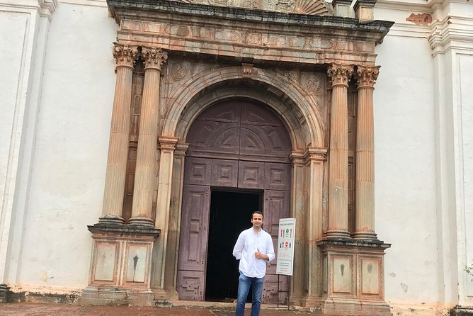 Glimpses Of Goa: Churches,Temple and Spice Plantation - Old Goa’s big names: Basilica de Bom Jesus and Sé Cathedral
