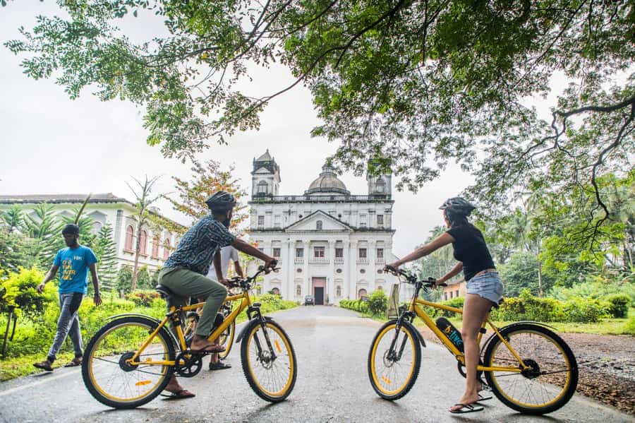 Goa: Old Goa and Divar Island E-Bike Tour with Snacks - Snacks at a local home, plus what you might taste