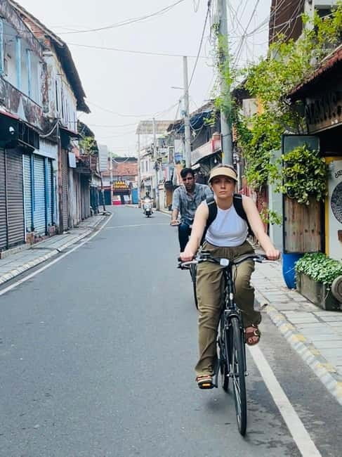 Good Morning Kochi Bicycle Tour - Spice Warehouses and Colonial-Era Lanes on the Way to Palace Road