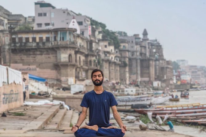 GROUP YOGA CLASS - BEGINNER / ADVANCED - Sunrise Yoga with Ayush in Varanasi - The 1-Hour Flow: Sun Salutations to Calm Balance