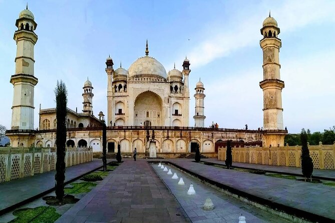 Guided 3-Day Tour: Discover Ajanta, Ellora Cave & Aurangabad City - Day 2: Ellora Caves, shorter drive, bigger wow