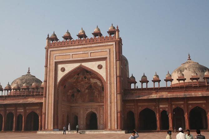 Guided Fatehpur Sikri & Abhaneri Tour From Agra To Jaipur By Car - Entering Fatehpur Sikri with a guide: Buland Darwaza and Akbar’s world