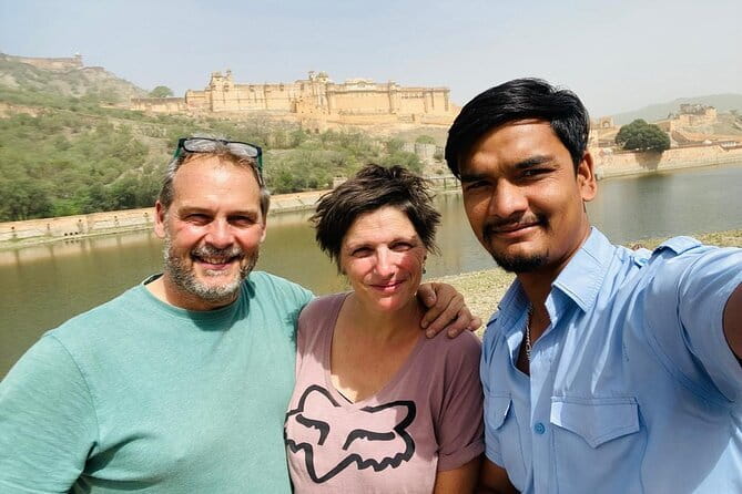 Guided Jaipur City Tour with Sunset - City Palace and Royal Gaitor: power and quiet beauty